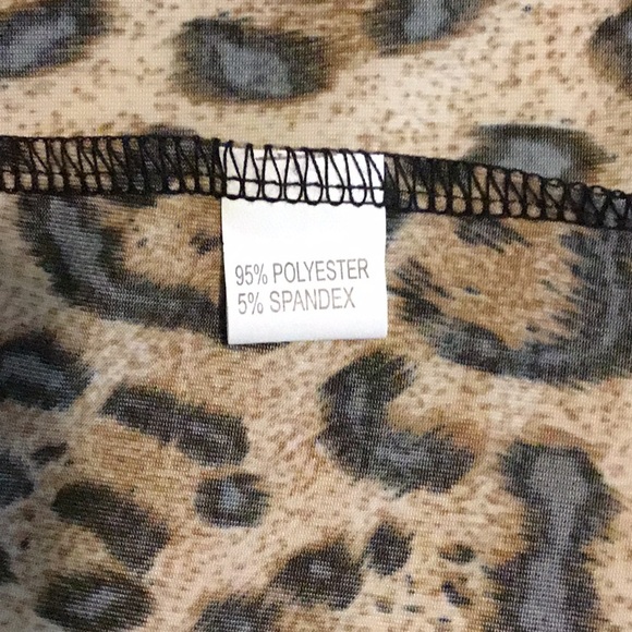 Light weight Animal print light jacket. Size large. 2 front pockets. Soft feel. - Picture 7 of 11